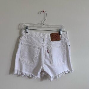 Vintage 555 Levi's Women's White Denim Cut-Off Shorts size 28 Made in Mexico
